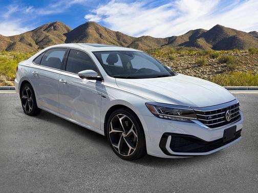 Pure White 2020 Volkswagen Passat 2.0T R-Line