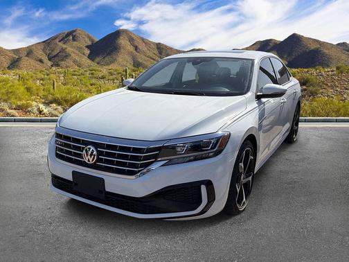 Pure White 2020 Volkswagen Passat 2.0T R-Line
