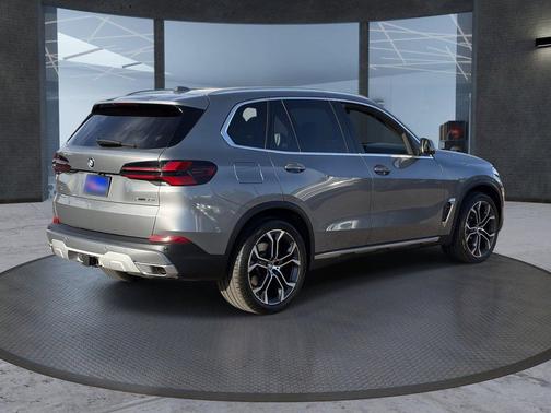 Skyscraper Grey Metallic 2024 BMW X5 xDrive40i