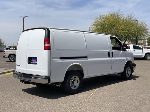 Summit White 2026 Chevrolet Express 2500 LT