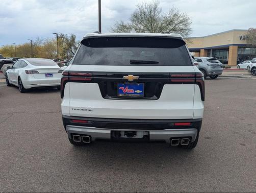 Summit White 2026 Chevrolet Traverse LT