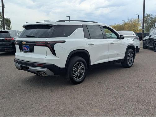 Summit White 2026 Chevrolet Traverse LT