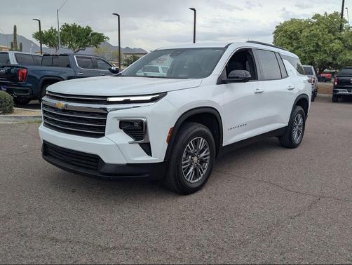 Summit White 2026 Chevrolet Traverse LT