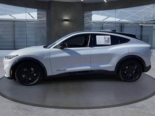 Space White Metallic 2022 Ford Mustang Mach-E Premium