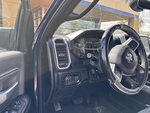 2021 RAM 2500 Big Horn Crew Cab 4x4 6'4' Box