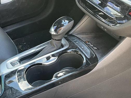 White Frost Tricoat 2024 Buick Envista Avenir FWD