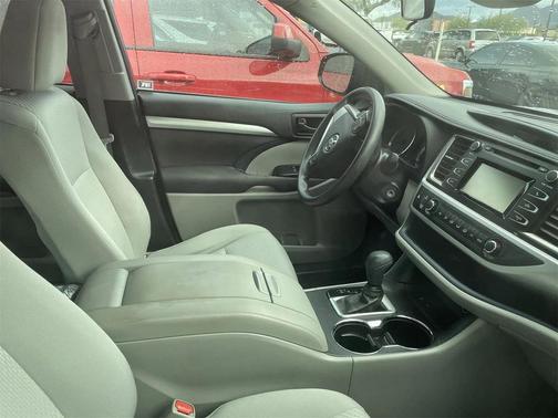 2017 Toyota Highlander LE I4