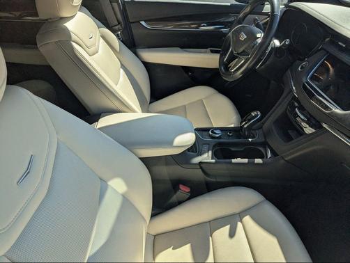 Crystal White Tricoat 2022 Cadillac XT5 Sport