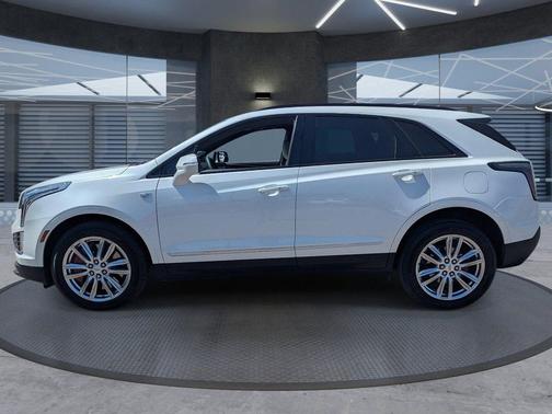 Crystal White Tricoat 2022 Cadillac XT5 Sport