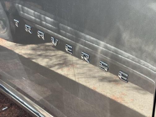 Pepperdust Metallic 2019 Chevrolet Traverse Premier