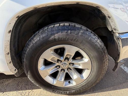 Bright White Clearcoat 2020 RAM 1500 Laramie