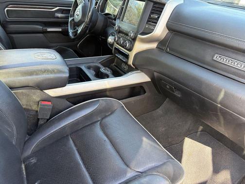 Bright White Clearcoat 2020 RAM 1500 Laramie