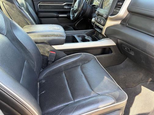 Bright White Clearcoat 2020 RAM 1500 Laramie