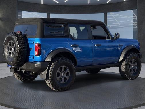 Velocity Blue Metallic 2023 Ford Bronco Big Bend