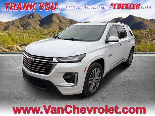 Iridescent Pearl Tricoat 2023 Chevrolet Traverse High Country
