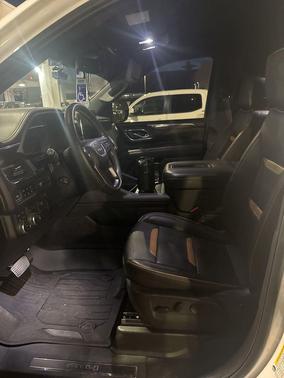 Summit White 2024 GMC Yukon XL 4WD AT4