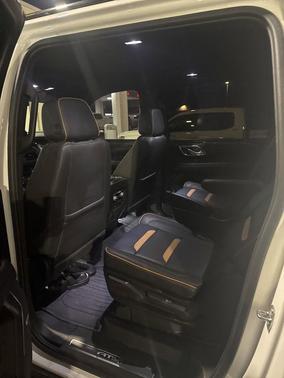 Summit White 2024 GMC Yukon XL 4WD AT4