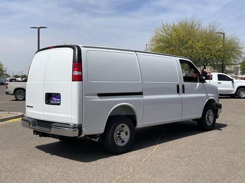 Summit White 2026 Chevrolet Express 2500 LT