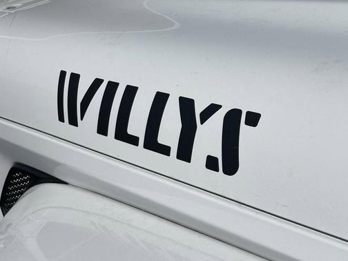 Bright White Clearcoat 2021 Jeep Gladiator Willys 4x4