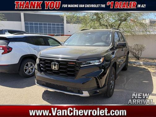 Crystal Black Pearl 2025 Honda Pilot TrailSport