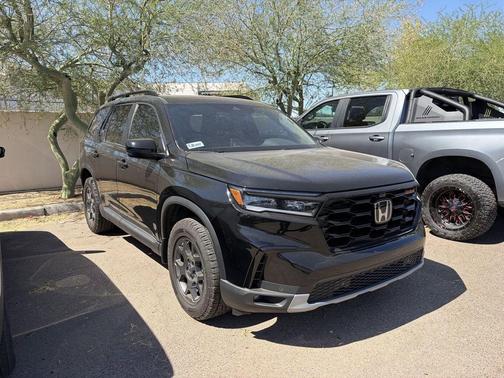Crystal Black Pearl 2025 Honda Pilot TrailSport