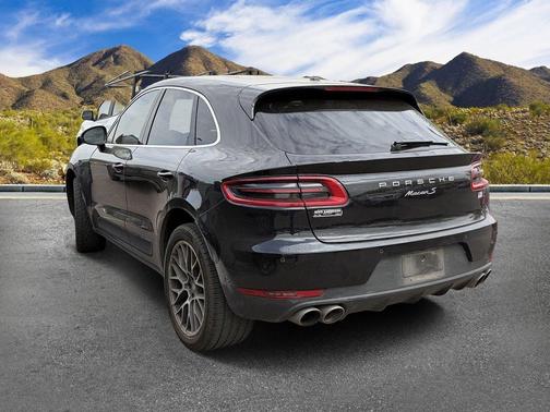 Jet Black Metallic 2018 Porsche Macan Macan