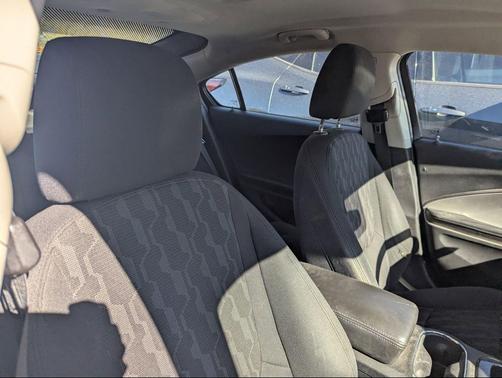 Summit White 2015 Chevrolet Volt Base