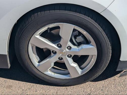 Summit White 2015 Chevrolet Volt Base