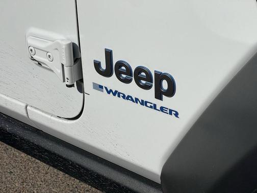 Bright White Clearcoat 2024 Jeep Wrangler 4xe Rubicon