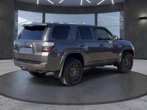 Magnetic Gray Metallic 2018 Toyota 4Runner SR5