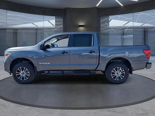 2024 Nissan Titan SV