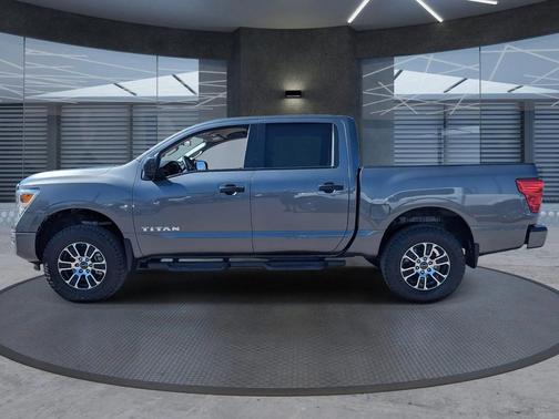 2024 Nissan Titan SV