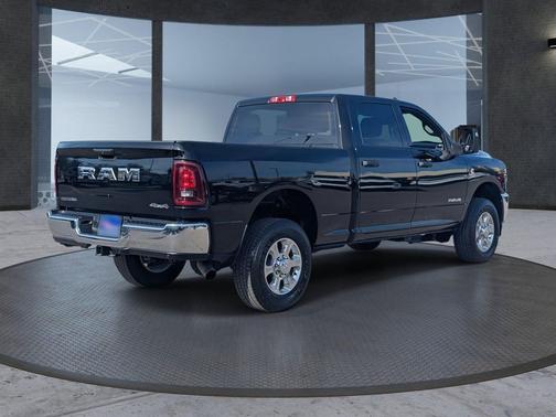 2025 RAM 3500 Big Horn Crew Cab 4x4 6'4' Box