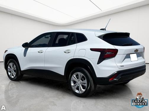 Summit White 2025 Chevrolet Trax LS