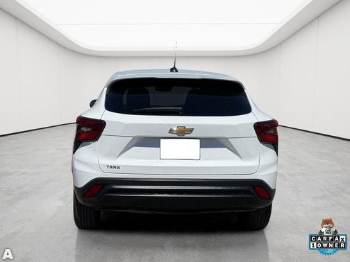 Summit White 2025 Chevrolet Trax LS