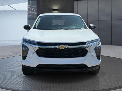 Summit White 2025 Chevrolet Trax LS