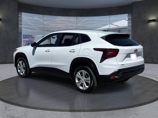 Summit White 2025 Chevrolet Trax LS