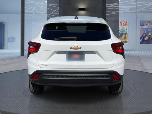 Summit White 2025 Chevrolet Trax LS