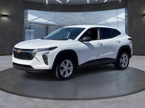 Summit White 2025 Chevrolet Trax LS