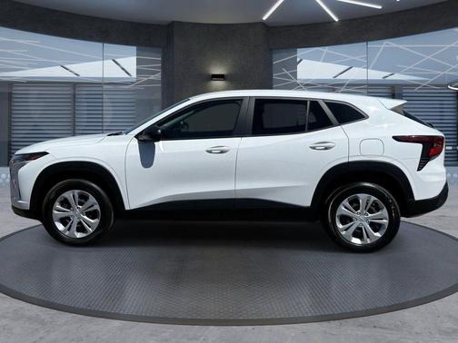 Summit White 2025 Chevrolet Trax LS
