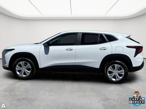 Summit White 2025 Chevrolet Trax LS