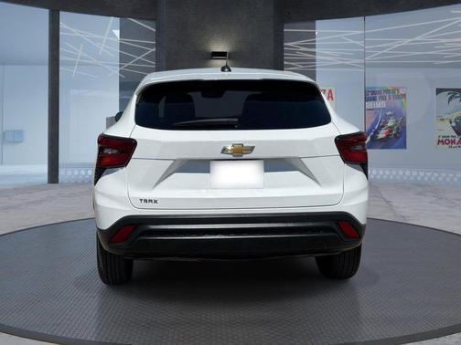 Summit White 2025 Chevrolet Trax LS