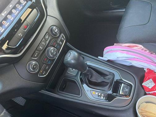 Bright White Clearcoat 2020 Jeep Cherokee Limited