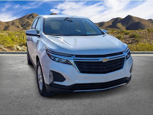 Iridescent Pearl Tricoat 2023 Chevrolet Equinox 1LT