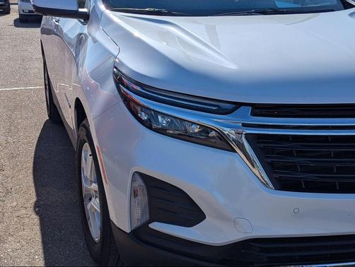 Iridescent Pearl Tricoat 2023 Chevrolet Equinox 1LT