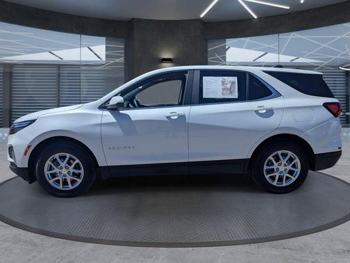 Iridescent Pearl Tricoat 2023 Chevrolet Equinox 1LT