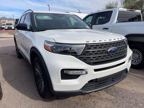 Star White Metallic Tri-Coat 2022 Ford Explorer XLT