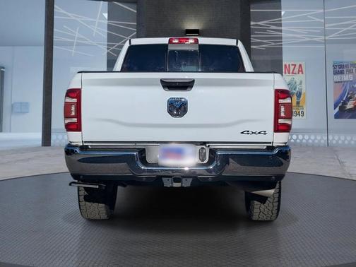 2019 RAM 2500 Laramie Crew Cab 4x4 6'4' Box