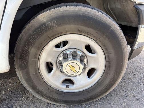 Summit White 2024 Chevrolet Express 3500 RWD 3500 Extended Wheelbase LT
