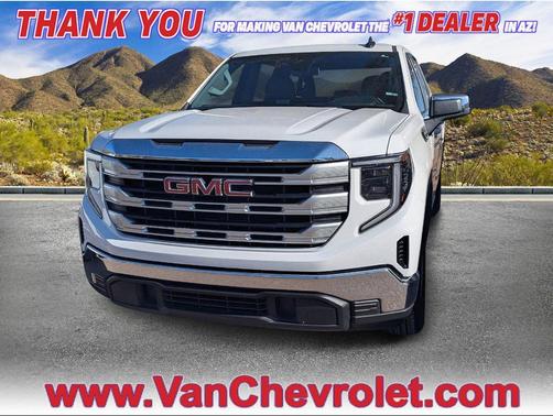 Summit White 2025 GMC Sierra 1500 SLE